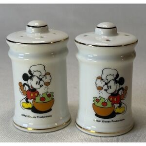 Vtg Disney Chef Mickey Mouse Salt & Pepper Shakers Set Japan Gold Trim